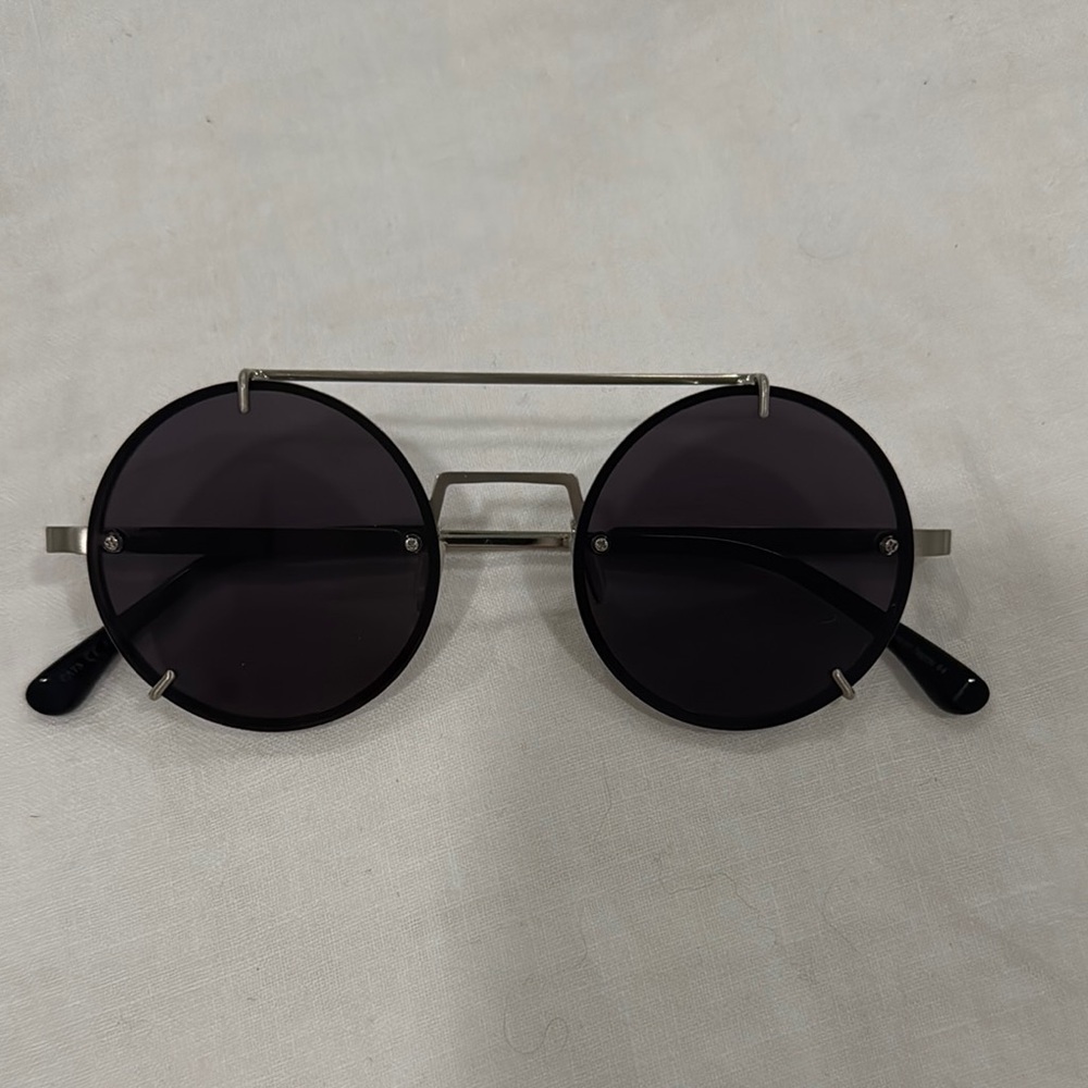 Stylish Black Round Sunglasses